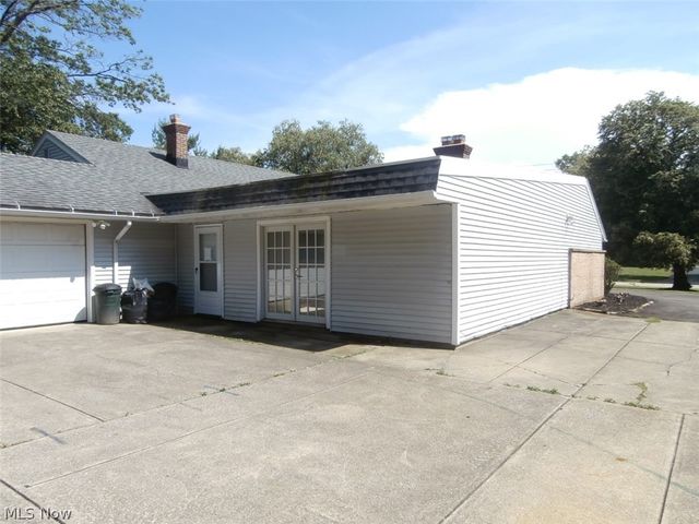 23551 S Woodland Road, Shaker Heights, OH 44122