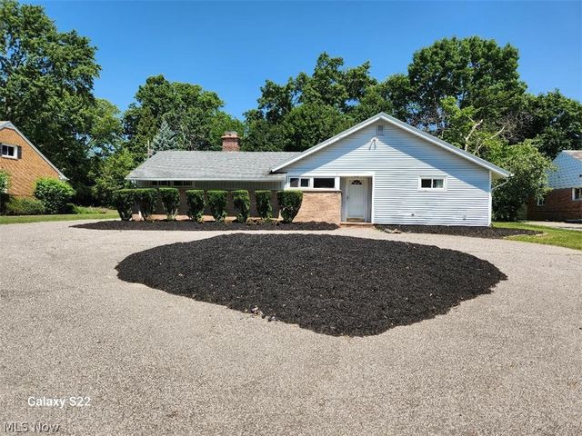 23551 S Woodland Road, Shaker Heights, OH 44122
