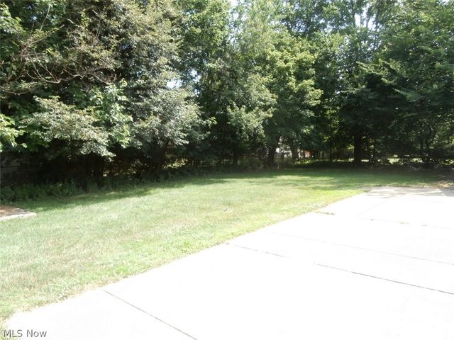 23551 S Woodland Road, Shaker Heights, OH 44122