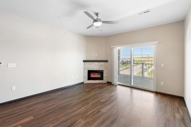 2877 Spring Rose Circle 304, Coralville, IA 52241