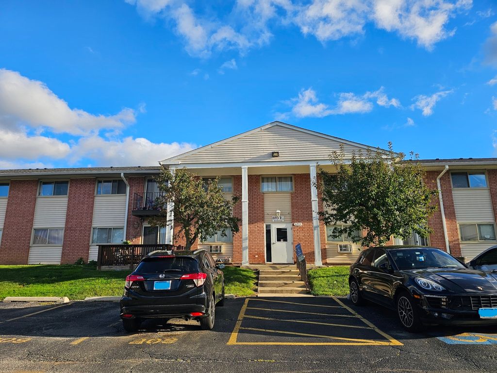 693 E FULLERTON Avenue 201, Glendale Heights, IL 60139