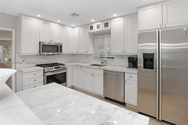 1147 Buchanan St, Hollywood, FL 33019