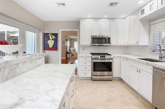 1147 Buchanan St, Hollywood, FL 33019