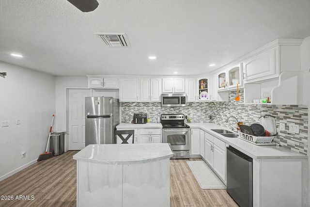 649 N 69TH Avenue, Phoenix, AZ 85043