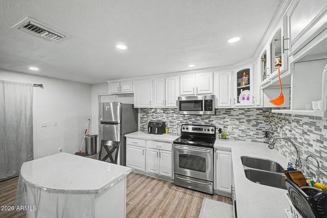 649 N 69TH Avenue, Phoenix, AZ 85043