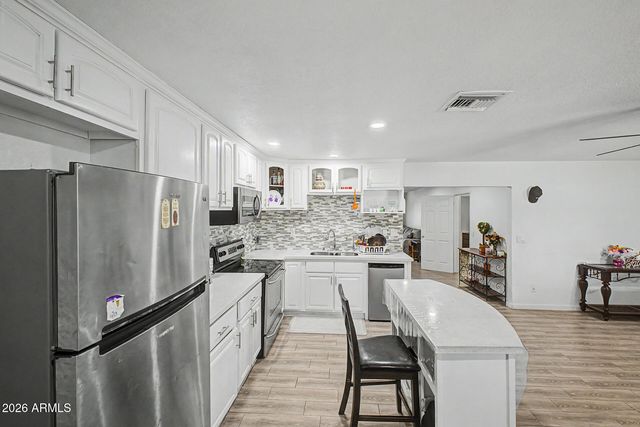 649 N 69TH Avenue, Phoenix, AZ 85043