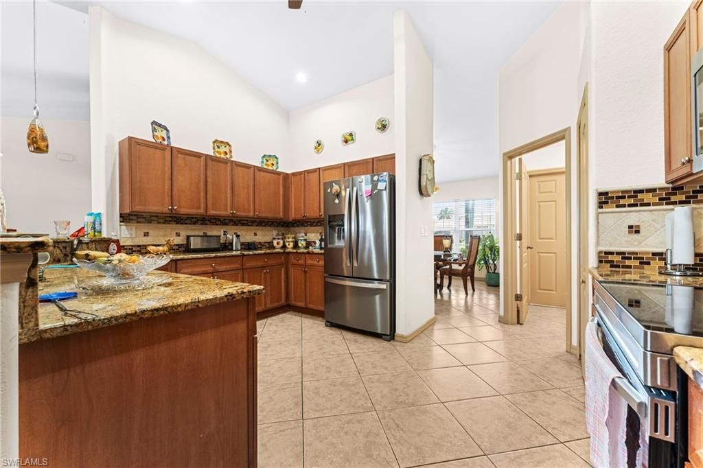 Image 15 of property listing at 1805 SW 4th AVE, Cape Coral, FL 33991