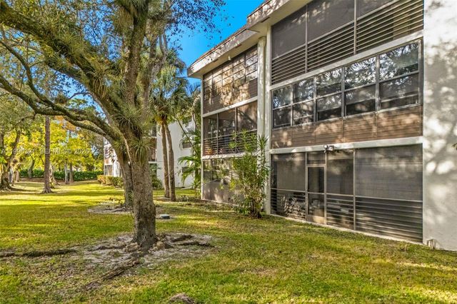 7653 NW 79th Ave 109, Tamarac, FL 33321