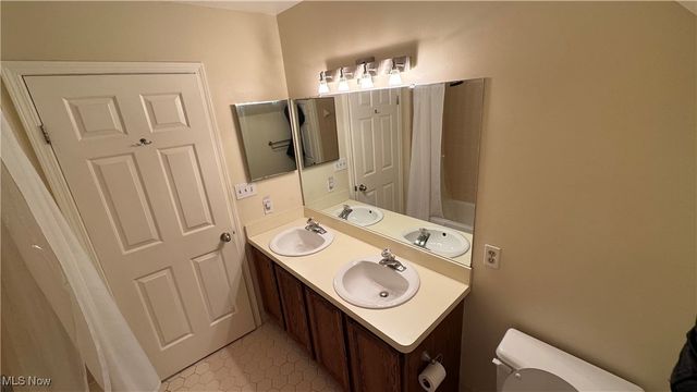 32443 S Burr Oak Drive, Solon, OH 44139