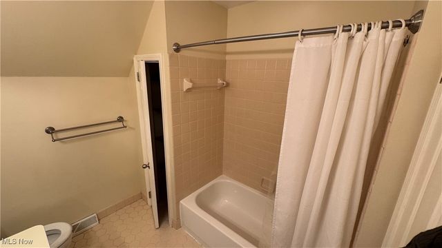 32443 S Burr Oak Drive, Solon, OH 44139