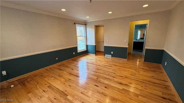 32443 S Burr Oak Drive, Solon, OH 44139