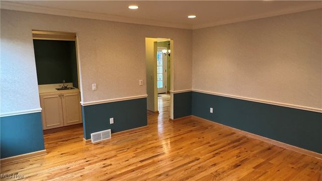 32443 S Burr Oak Drive, Solon, OH 44139