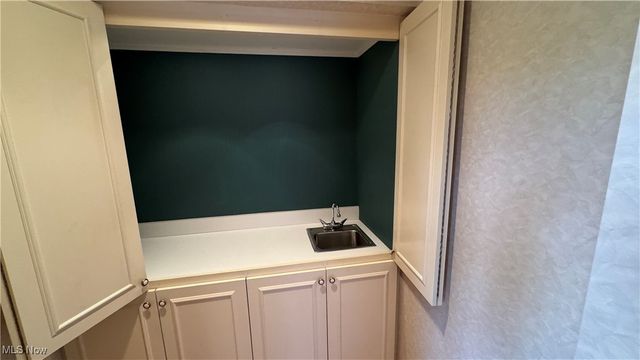 32443 S Burr Oak Drive, Solon, OH 44139