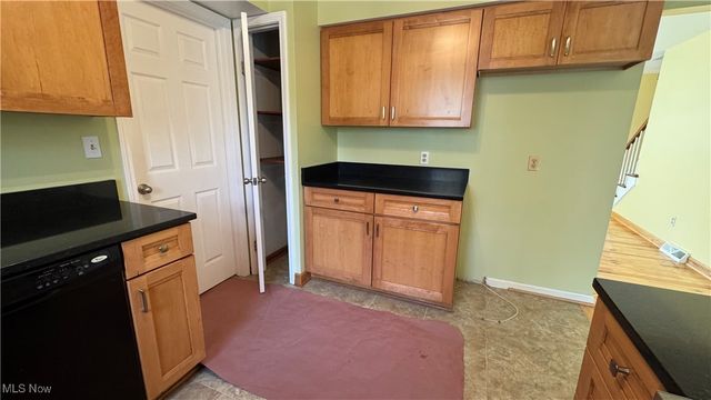 32443 S Burr Oak Drive, Solon, OH 44139