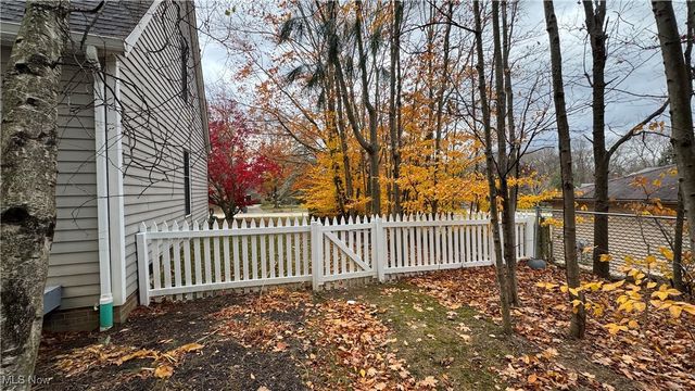 32443 S Burr Oak Drive, Solon, OH 44139