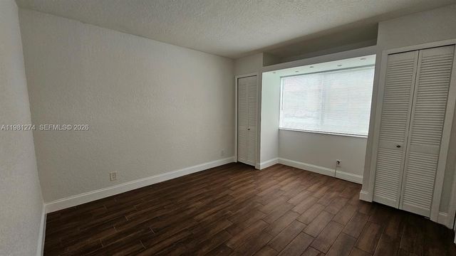 305 Lakeview Dr 101, Weston, FL 33326