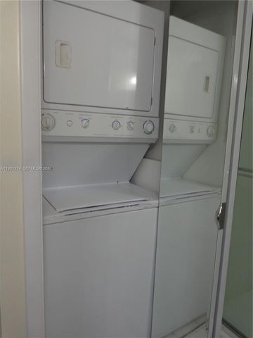 305 Lakeview Dr 101, Weston, FL 33326