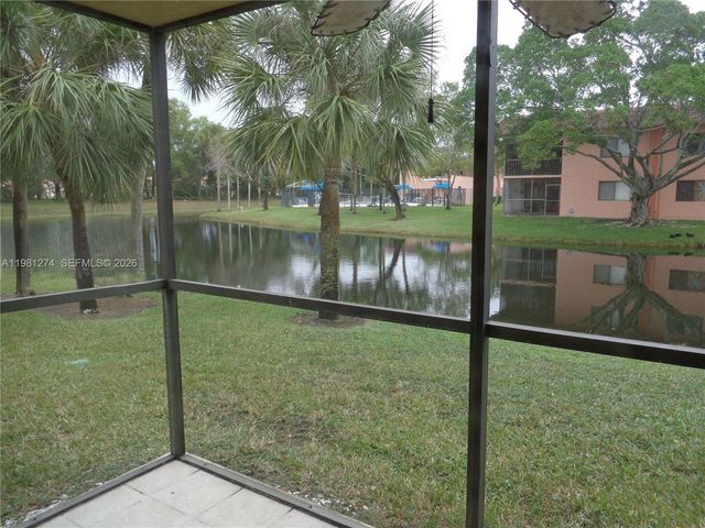 305 Lakeview Dr 101, Weston, FL 33326