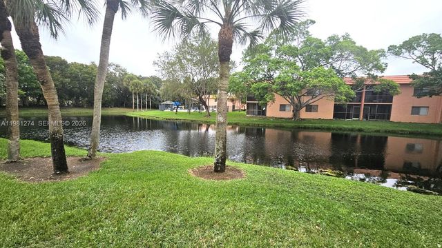 305 Lakeview Dr 101, Weston, FL 33326