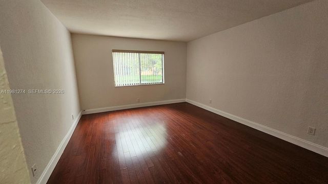 305 Lakeview Dr 101, Weston, FL 33326