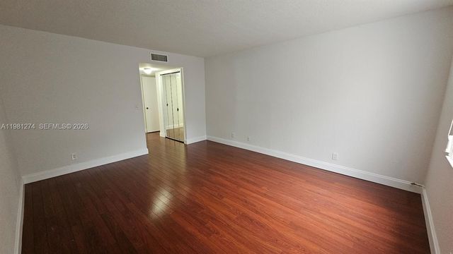 305 Lakeview Dr 101, Weston, FL 33326