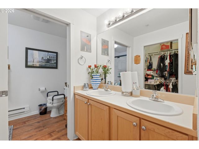14800 Sw SANDHILL Loop 101, Beaverton, OR 97007