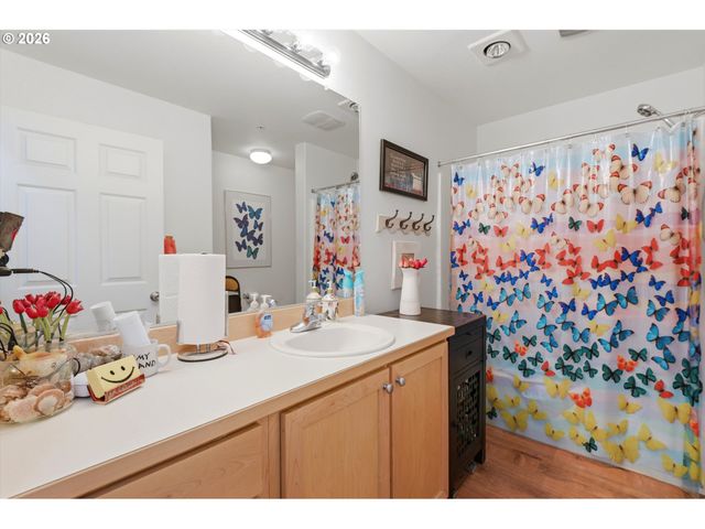 14800 Sw SANDHILL Loop 101, Beaverton, OR 97007