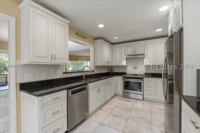 2 Sherman Dr, Hilton Head Island, SC 29928