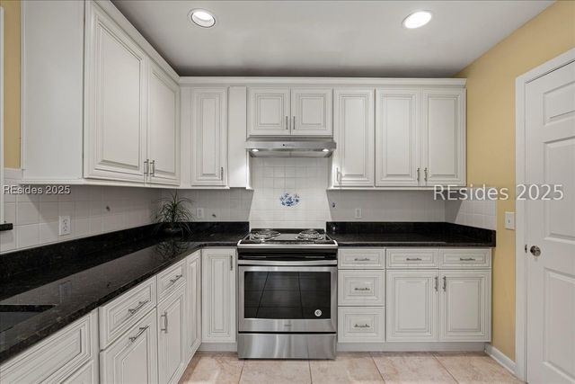 2 Sherman Dr, Hilton Head Island, SC 29928