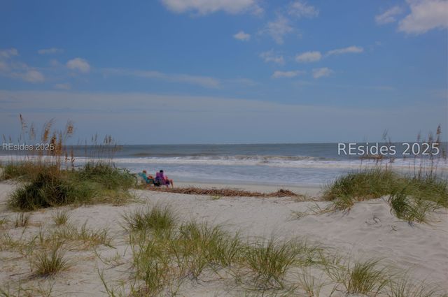 2 Sherman Dr, Hilton Head Island, SC 29928