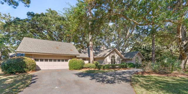 2 Sherman Dr, Hilton Head Island, SC 29928