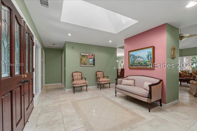 2 Sherman Dr, Hilton Head Island, SC 29928