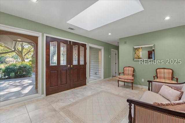 2 Sherman Dr, Hilton Head Island, SC 29928