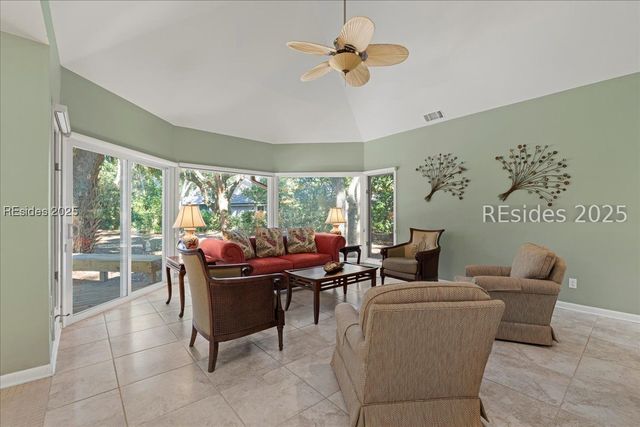 2 Sherman Dr, Hilton Head Island, SC 29928