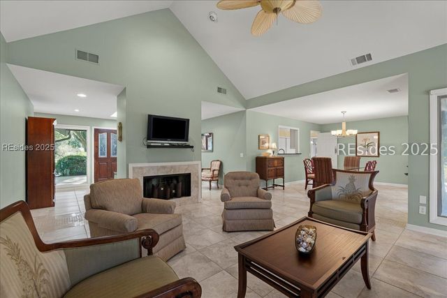 2 Sherman Dr, Hilton Head Island, SC 29928