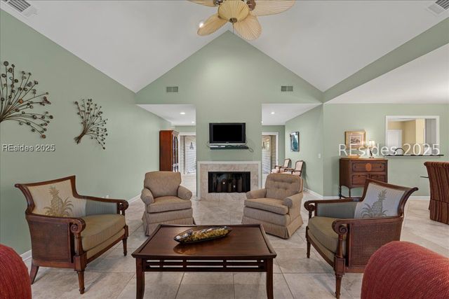 2 Sherman Dr, Hilton Head Island, SC 29928