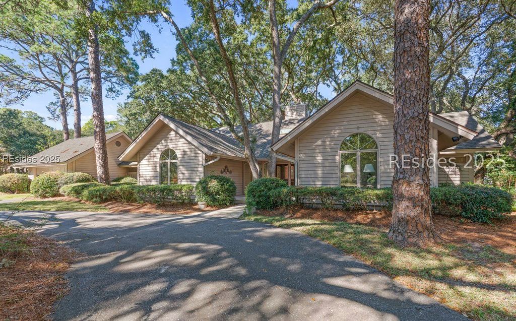 2 Sherman Dr, Hilton Head Island, SC 29928