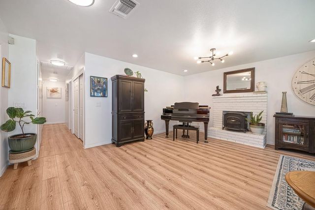 5112 Kovanda Ave, Carmichael, CA 95608