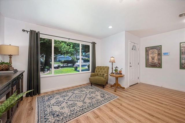 5112 Kovanda Ave, Carmichael, CA 95608