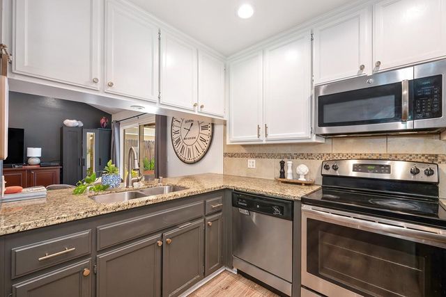 5112 Kovanda Ave, Carmichael, CA 95608