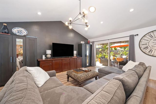 5112 Kovanda Ave, Carmichael, CA 95608
