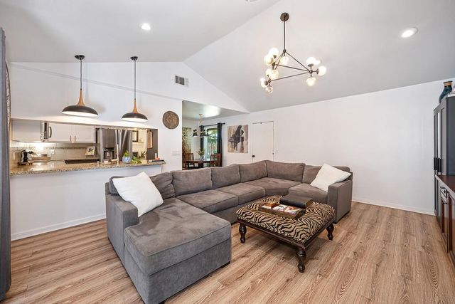 5112 Kovanda Ave, Carmichael, CA 95608