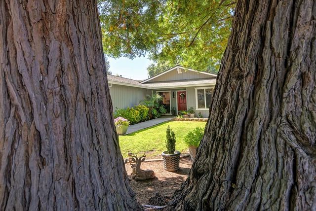 5112 Kovanda Ave, Carmichael, CA 95608