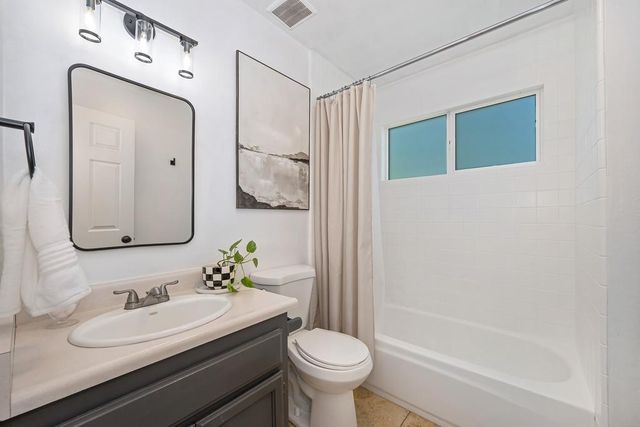 5112 Kovanda Ave, Carmichael, CA 95608