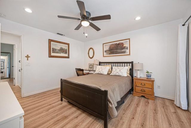 5112 Kovanda Ave, Carmichael, CA 95608