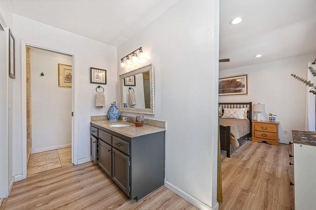 5112 Kovanda Ave, Carmichael, CA 95608