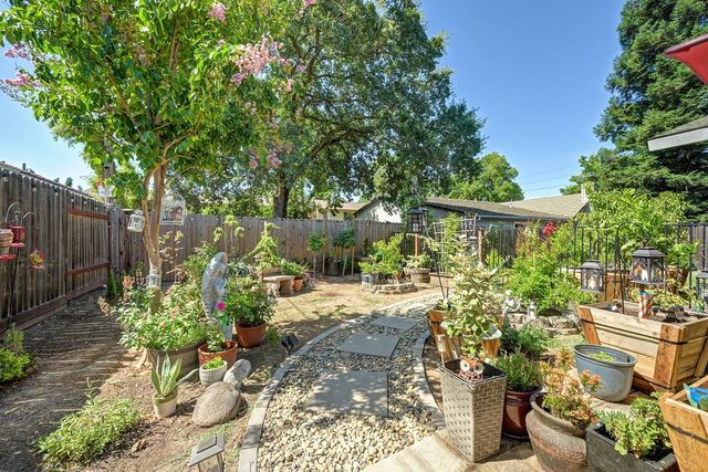 5112 Kovanda Ave, Carmichael, CA 95608