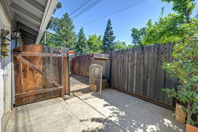 5112 Kovanda Ave, Carmichael, CA 95608