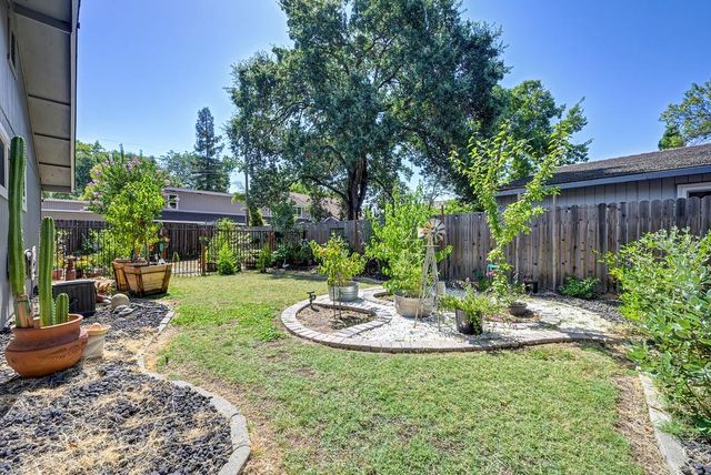 5112 Kovanda Ave, Carmichael, CA 95608
