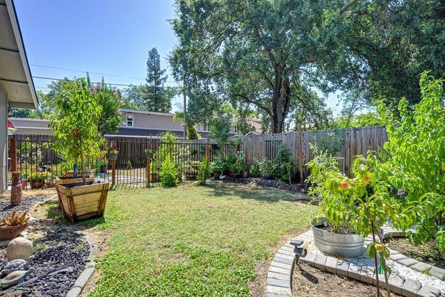 5112 Kovanda Ave, Carmichael, CA 95608